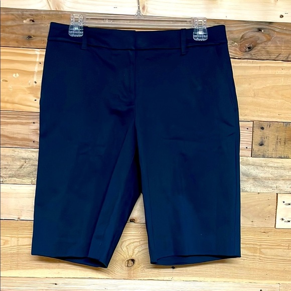 Simply Vera Vera Wang size 4 Navy Blue Soft 11”Dressy Bermuda Shorts - Picture 1 of 12